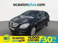 Käytetty Mercedes B180 109 HP (80 kW) 2011 Musta Tila-auto