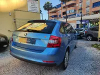 Usado Skoda Rapid Active 90 CV (66 kW) 2014 Azul Utilitario