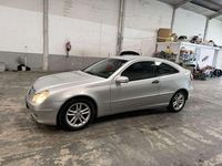 Usado Mercedes C220 143 CV (105 kW) 2002 Plateado Coupe