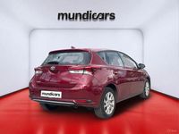 Usado Toyota Auris Hybrid Active 136 CV (100 kW) 2017 Rojo Berlina