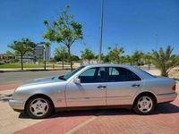 Usado Mercedes E420 279 CV (205 kW) 1996 Plata Berlina
