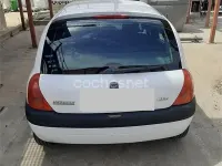 Usado Renault Clio II 80 CV (58 kW) 2001 Blanco Berlina