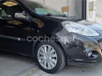 Usado Renault Clio II Authentique 75 CV (55 kW) 2010 Negro Berlina