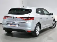 Usado Renault Mégane IV 100 CV (73 kW) 2018 Gris / plata Berlina