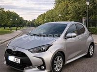 Usado Toyota Yaris 125 CV (91 kW) 2021 Gris / plata Utilitario