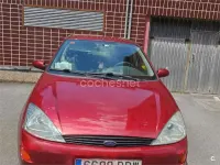 Usado Ford Focus Ghia 100 CV (73 kW) 2001 Rojo Berlina