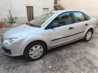 Usado Ford Focus Trend 100 CV (73 kW) 2006 Gris / plata Berlina