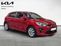 Usado Kia Rio 101 CV (74 kW) 2022 Rojo Berlina