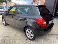 Usado Skoda Fabia Family 75 CV (55 kW) 2011 Negro Berlina