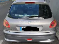 Usado Peugeot 206 75 CV (55 kW) 2003 Gris / plata Berlina