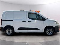 Usado Citroën Berlingo Feel 102 HP (75 kW) 2022 Branco Monovolume