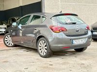 Usado Opel Astra Excellence 130 CV (95 kW) 2013 Gris / plata Berlina