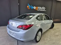 Usado Opel Astra Selective 136 CV (100 kW) 2015 Gris / plata Berlina
