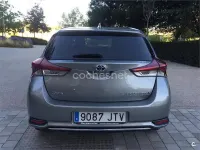 Usado Toyota Auris Hybrid 136 CV (100 kW) 2016 Gris / plata Berlina