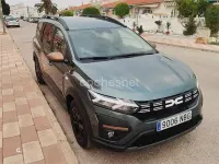 Usado Dacia Jogger Extreme 140 CV (102 kW) 2025 Verde Monovolumen