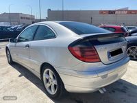 Usado Mercedes C220 150 CV (110 kW) 2004 Gris Berlina