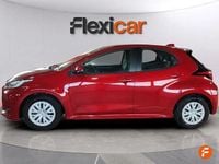 Usado Toyota Yaris Hybrid Active 116 CV (85 kW) 2023 Rojo