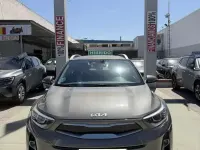 Usado Kia Stonic 120 CV (88 kW) 2023 Gris SUV