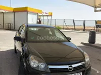 Usado Opel Astra Elegance 105 CV (77 kW) 2006 Negro Familiar