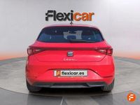 Usado Seat Leon Style 110 CV (80 kW) 2022 Rojo Familiar
