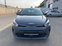 Usado Kia Rio 84 CV (61 kW) 2022 Gris Utilitario