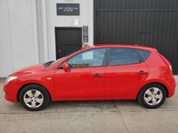 Usado Hyundai i30 Style 126 CV (92 kW) 2010 Rojo Berlina
