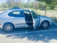 Usado Seat Leon Stella 90 CV (66 kW) 2003 Gris / plata Utilitario