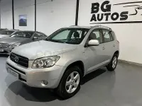 Usado Toyota RAV4 Luna 136 CV (100 kW) 2007 Gris / plata SUV
