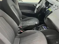 Usado Seat Ibiza Reference 90 CV (66 kW) 2012 Blanco Berlina