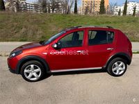 Usado Dacia Sandero Stepway 90 HP (66 kW) 2012 Vermelho Sedan