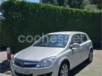 Usado Opel Astra Energy 90 CV (66 kW) 2009 Gris / plata Berlina