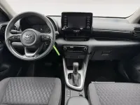 Usado Toyota Yaris Hybrid Active 120 CV (88 kW) 2022 Gris/plata