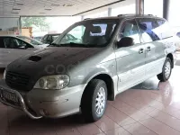 Usado Kia Carnival EX 144 CV (105 kW) 2004 Gris / plata Monovolumen
