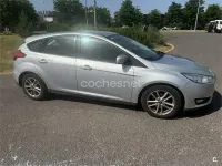 Usado Ford Focus Trend 120 CV (88 kW) 2016 Gris / plata Berlina