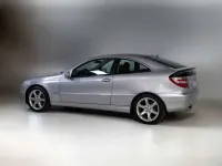 Usado Mercedes C180 Sport Edition 143 CV (105 kW) 2007 Plateado Coupe
