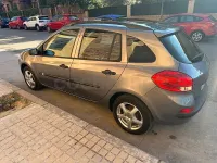Usado Renault Clio Authentique 85 CV (62 kW) 2009 Marrón Familiar