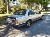 Usado Opel Rekord S 100 CV (73 kW) 1986 Gris / plata Berlina