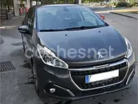 Usado Peugeot 208 Signature Sky 82 CV (60 kW) 2019 Gris / plata Utilitario