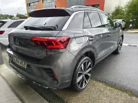 Usado VW T-Roc R-line 150 CV (110 kW) 2025 Gris / plata SUV