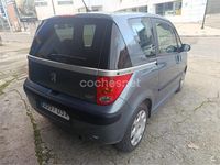 Usado Peugeot 1007 70 CV (51 kW) 2005 Gris / plata Monovolumen