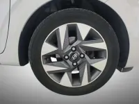 Usado Hyundai i10 Blackline 84 CV (61 kW) 2023 Gris Utilitario