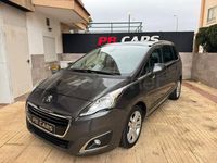 Usado Peugeot 5008 Allure 130 CV (95 kW) 2016 Gris / plata Monovolumen