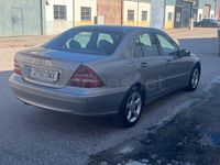 Usado Mercedes C220 Avantgarde 150 CV (110 kW) 2004 Beige Berlina