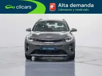 Usado Kia Stonic 120 CV (88 kW) 2023 Gris SUV