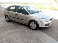 Usado Ford Focus Trend 109 CV (80 kW) 2006 Gris / plata Berlina