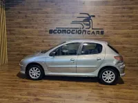 Usado Peugeot 206 70 CV (51 kW) 2004 Gris / plata Berlina