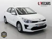 Usado Kia Rio 84 CV (61 kW) 2021 Blanco Berlina