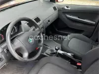 Usado Skoda Fabia Comfort 80 CV (58 kW) 2006 Granate Familiar
