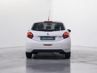 Usado Peugeot 208 Style 82 CV (60 kW) 2018 Blanco Utilitario
