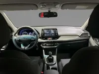 Usado Hyundai i30 120 CV (88 kW) 2022 Plateado Berlina